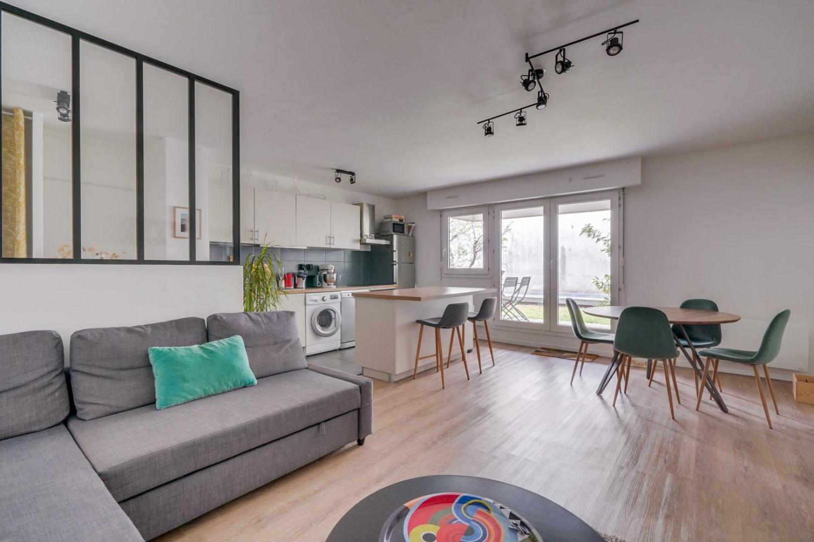 Apartamento Pleasant Flat In Bordeaux With Terrace And Parking Exterior foto